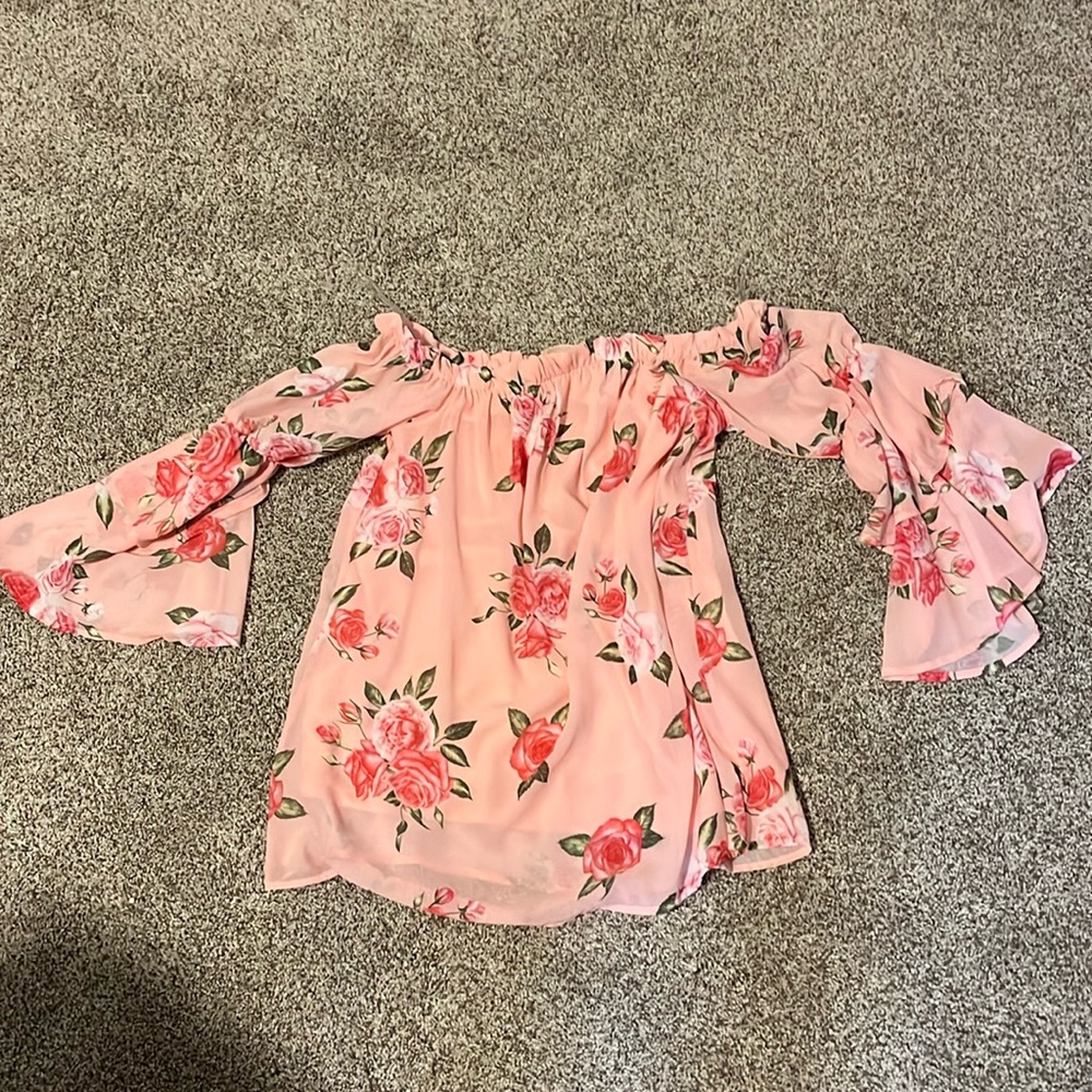 Off shoulder top. NWT